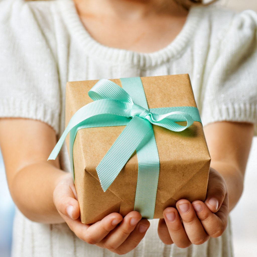 why-we-say-no-to-gifts-how-to-limit-presents-for-your-kids